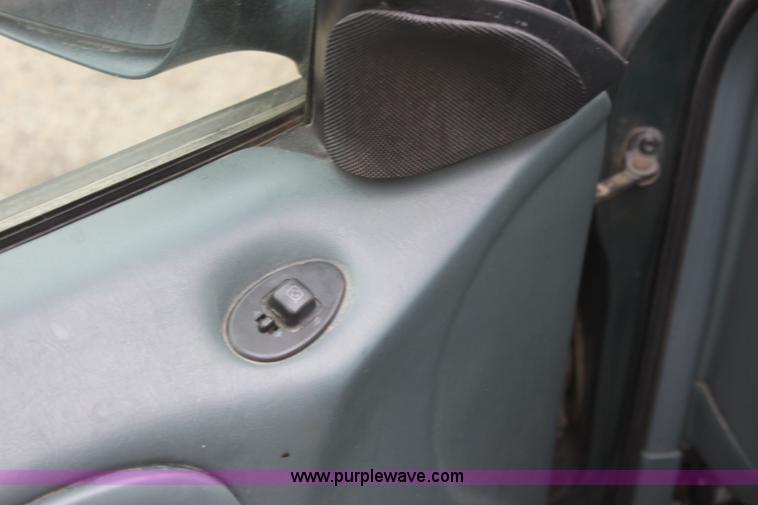 image for item E4289 1995 Ford Taurus