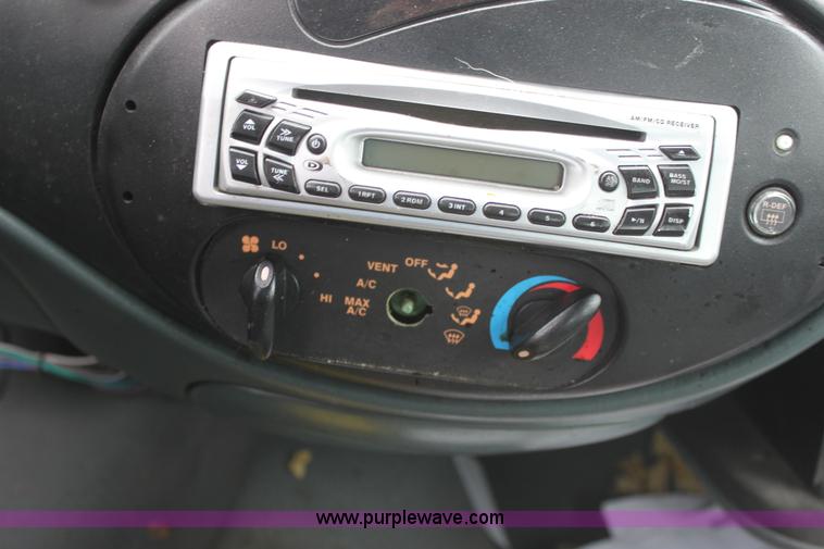 image for item E4289 1995 Ford Taurus