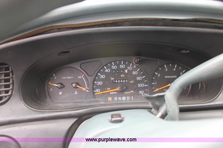 image for item E4289 1995 Ford Taurus