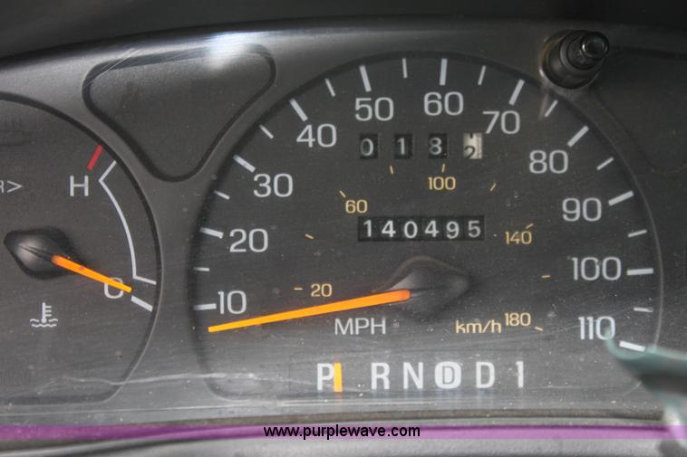 image for item E4289 1995 Ford Taurus