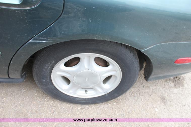 image for item E4289 1995 Ford Taurus
