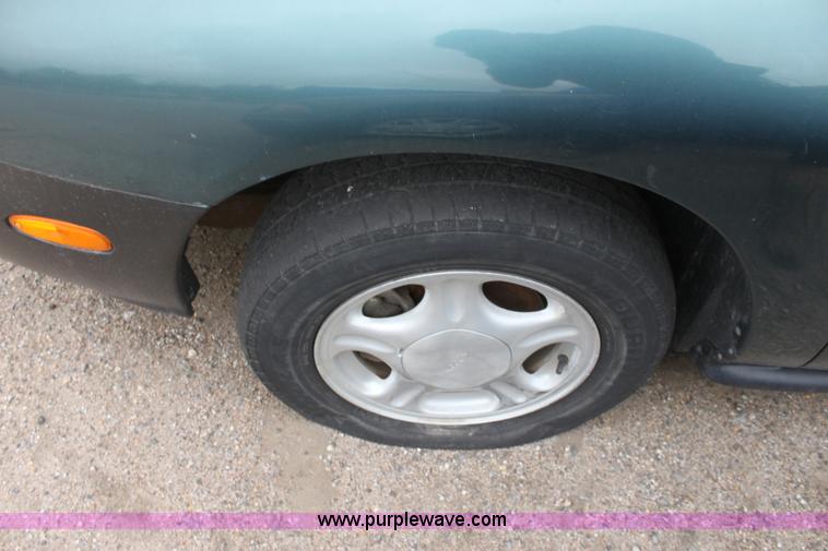 image for item E4289 1995 Ford Taurus