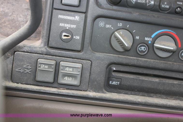 image for item E4290 1998 Chevrolet Silverado pickup truck