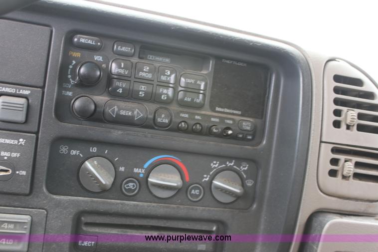 image for item E4290 1998 Chevrolet Silverado pickup truck