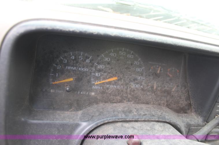 image for item E4290 1998 Chevrolet Silverado pickup truck