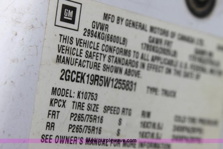 image for item E4290 1998 Chevrolet Silverado pickup truck