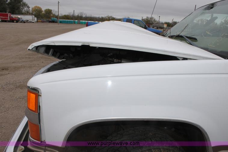 image for item E4290 1998 Chevrolet Silverado pickup truck