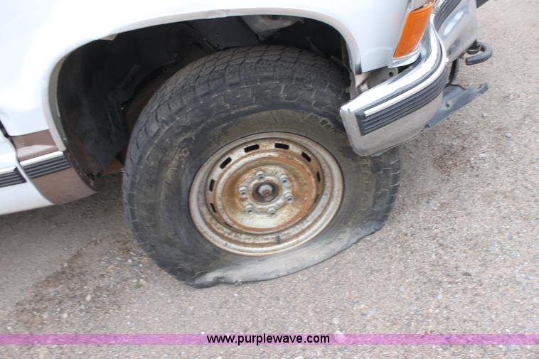 image for item E4290 1998 Chevrolet Silverado pickup truck