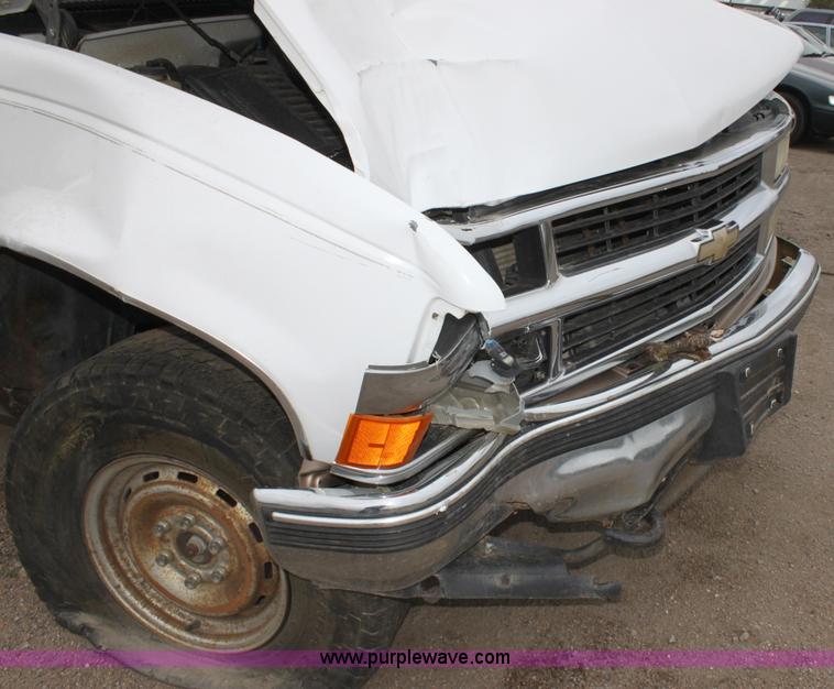 image for item E4290 1998 Chevrolet Silverado pickup truck