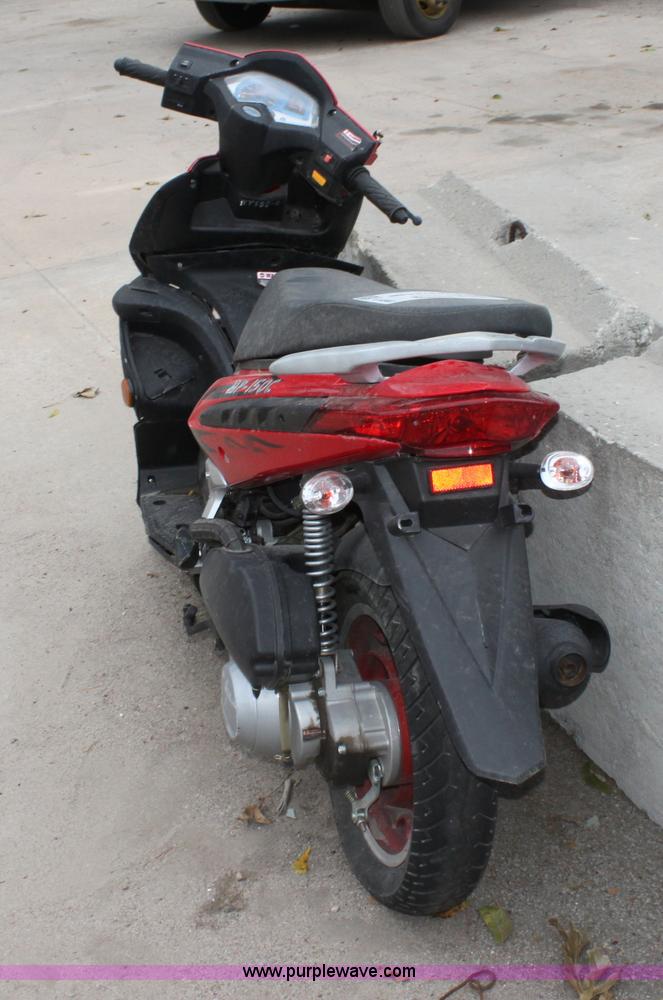 image for item E4302 2008 ICL Motto MP-150C moped