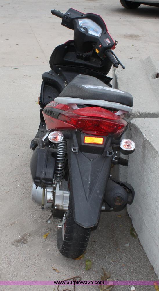 image for item E4302 2008 ICL Motto MP-150C moped