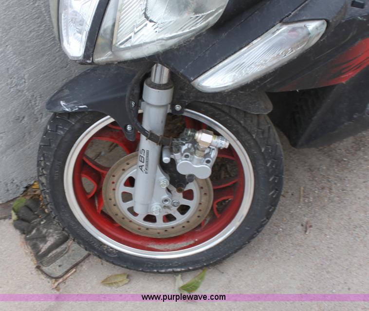 image for item E4302 2008 ICL Motto MP-150C moped