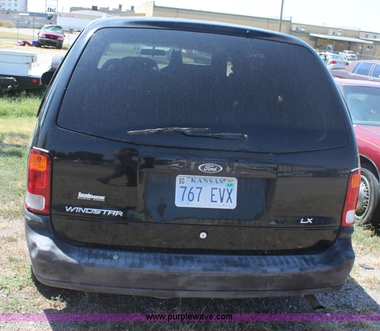 image for item G4569 2000 Ford Windstar LX mini van