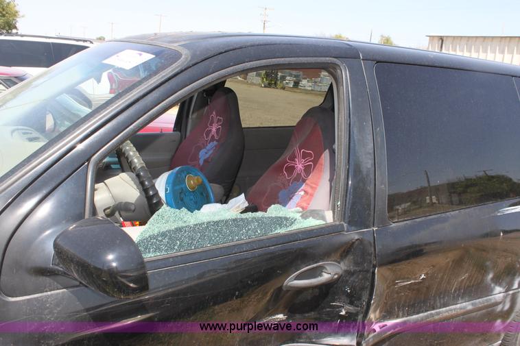 image for item G4569 2000 Ford Windstar LX mini van