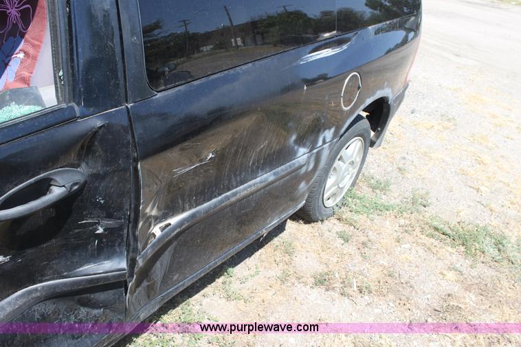 image for item G4569 2000 Ford Windstar LX mini van