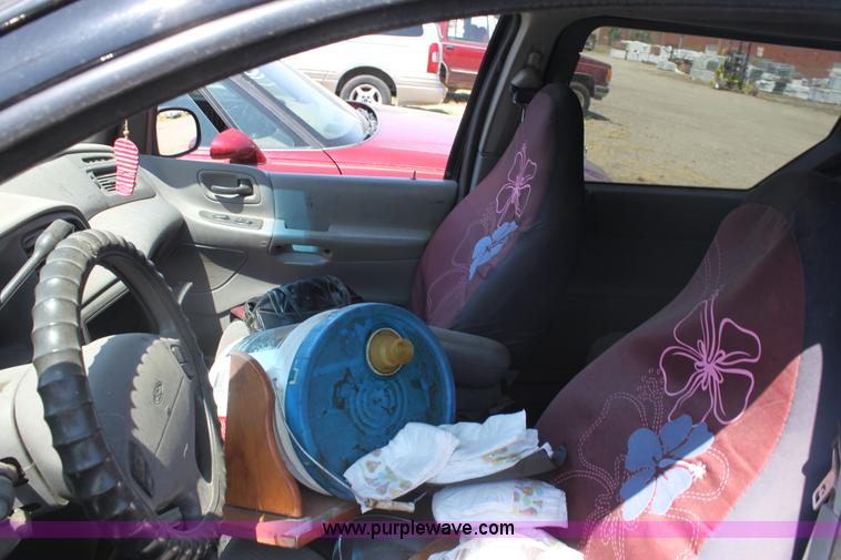 image for item G4569 2000 Ford Windstar LX mini van