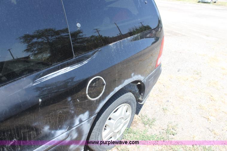 image for item G4569 2000 Ford Windstar LX mini van