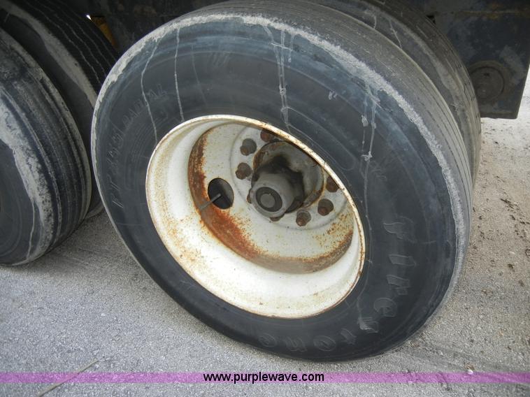 image for item D4148 1997 Utility VS2RA 53' reefer trailer