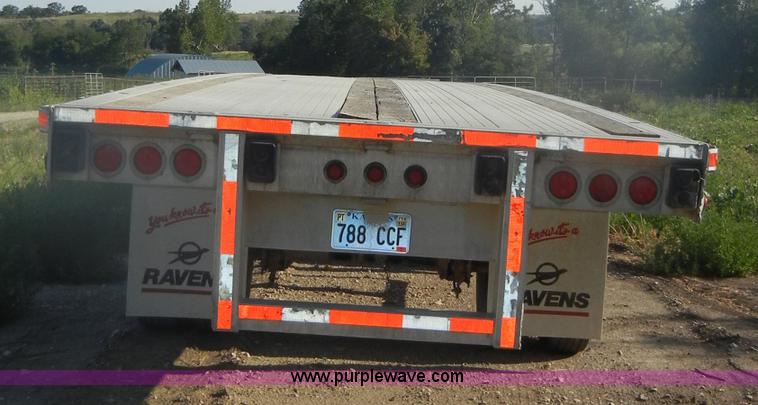 image for item D4277 2001 Ravens 53' flatbed trailer