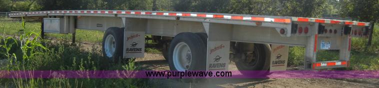image for item D4277 2001 Ravens 53' flatbed trailer
