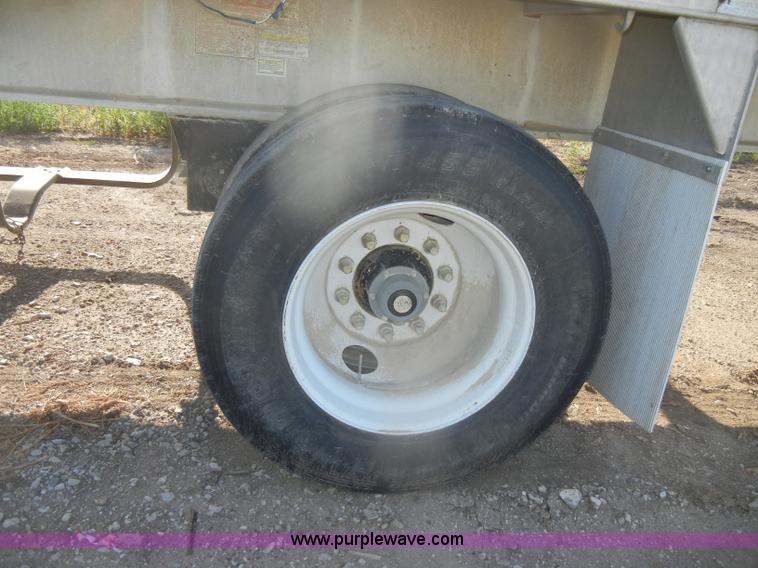 image for item D4277 2001 Ravens 53' flatbed trailer