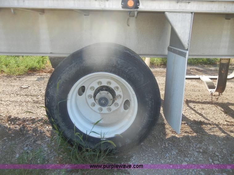 image for item D4277 2001 Ravens 53' flatbed trailer