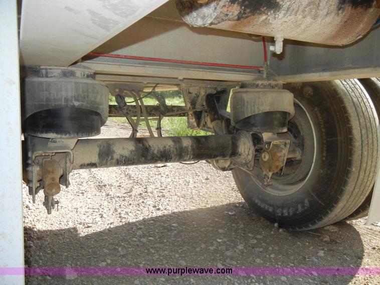 image for item D4277 2001 Ravens 53' flatbed trailer