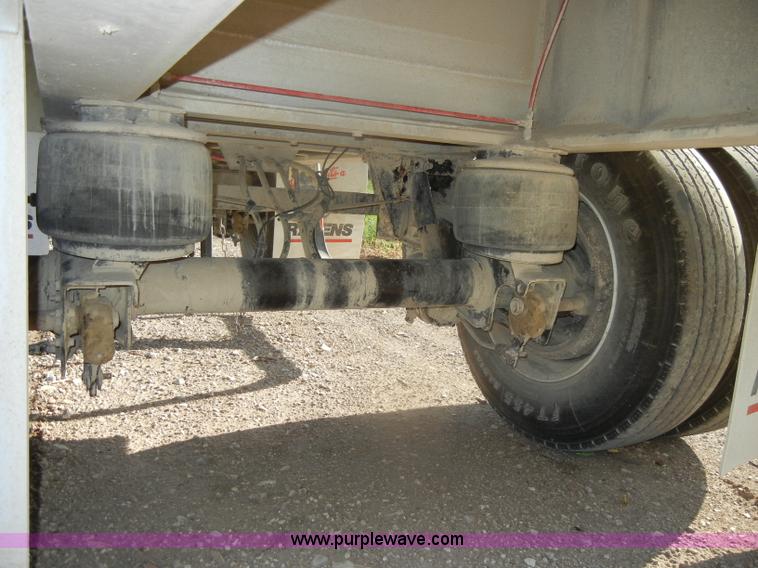 image for item D4277 2001 Ravens 53' flatbed trailer