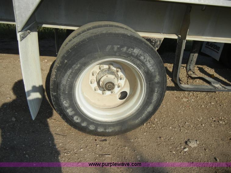 image for item D4277 2001 Ravens 53' flatbed trailer