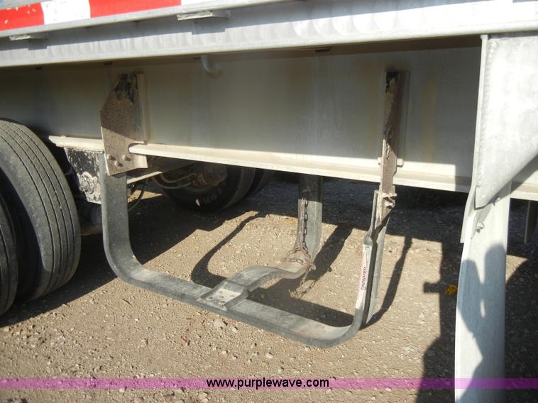 image for item D4277 2001 Ravens 53' flatbed trailer