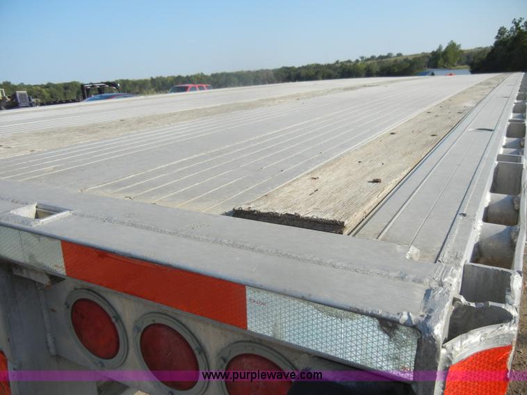 image for item D4277 2001 Ravens 53' flatbed trailer