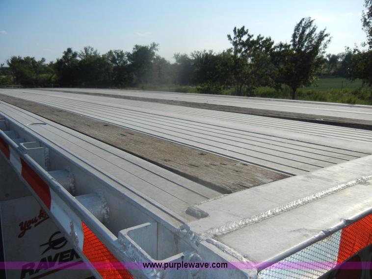 image for item D4277 2001 Ravens 53' flatbed trailer