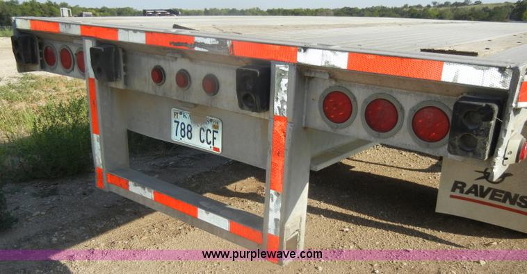 image for item D4277 2001 Ravens 53' flatbed trailer
