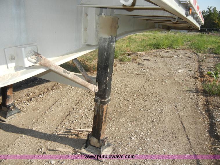 image for item D4277 2001 Ravens 53' flatbed trailer