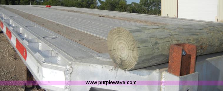 image for item D4277 2001 Ravens 53' flatbed trailer