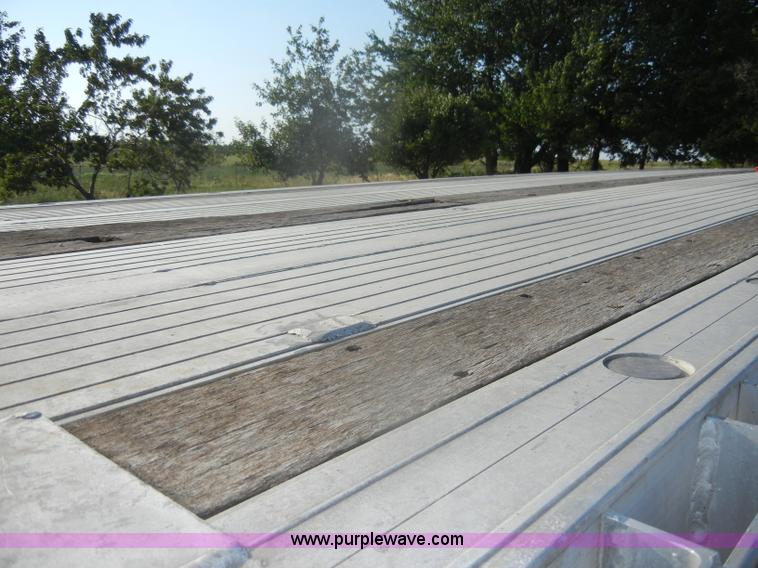 image for item D4277 2001 Ravens 53' flatbed trailer