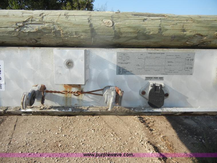 image for item D4277 2001 Ravens 53' flatbed trailer