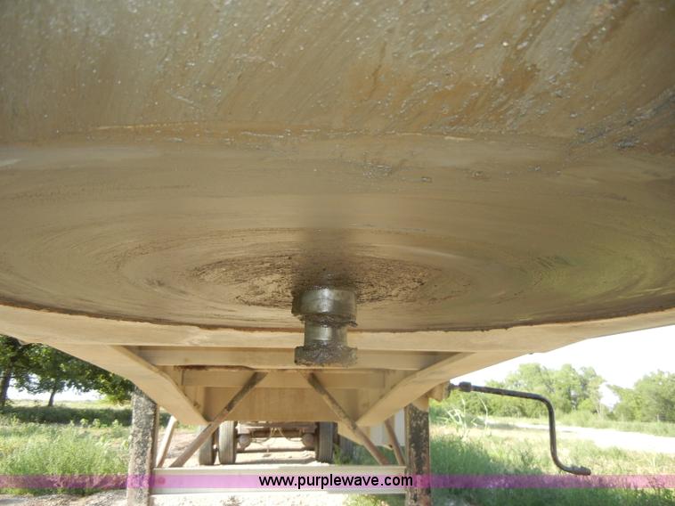 image for item D4277 2001 Ravens 53' flatbed trailer