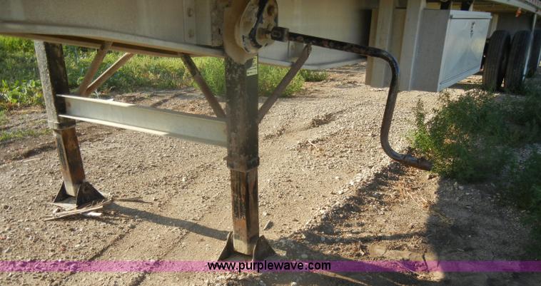 image for item D4277 2001 Ravens 53' flatbed trailer