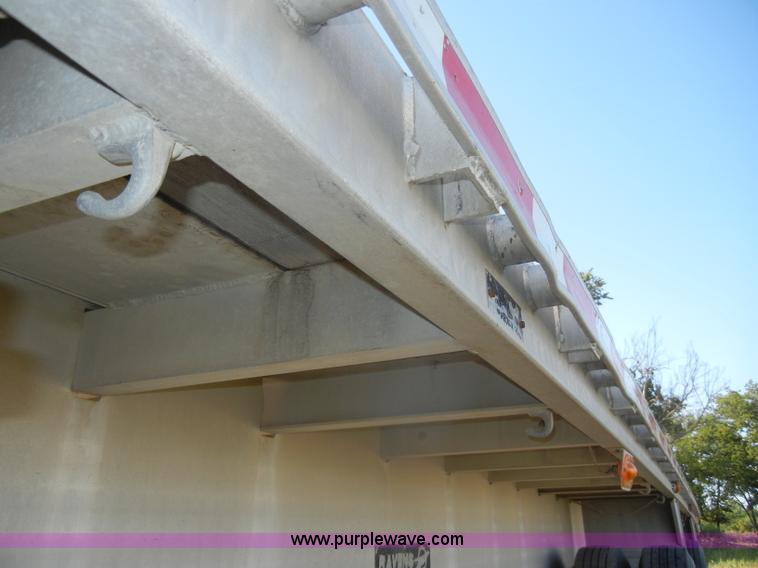 image for item D4277 2001 Ravens 53' flatbed trailer