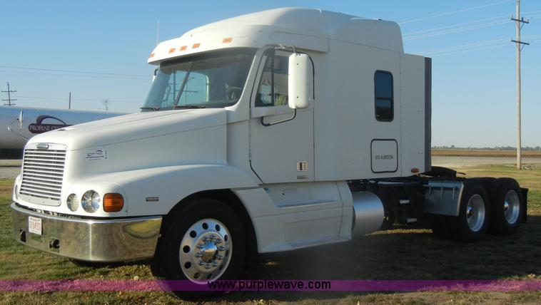 image for item D4824 2004 Freightliner ST120 semi truck