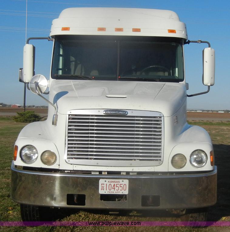 image for item D4824 2004 Freightliner ST120 semi truck