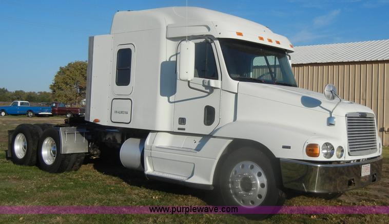 image for item D4824 2004 Freightliner ST120 semi truck