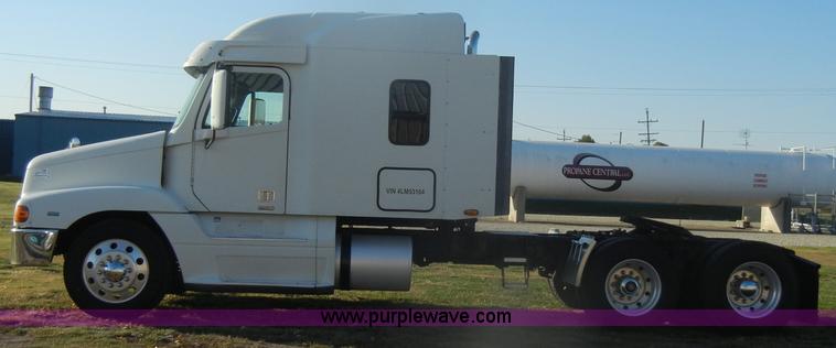 image for item D4824 2004 Freightliner ST120 semi truck