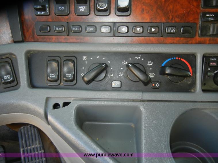 image for item D4824 2004 Freightliner ST120 semi truck