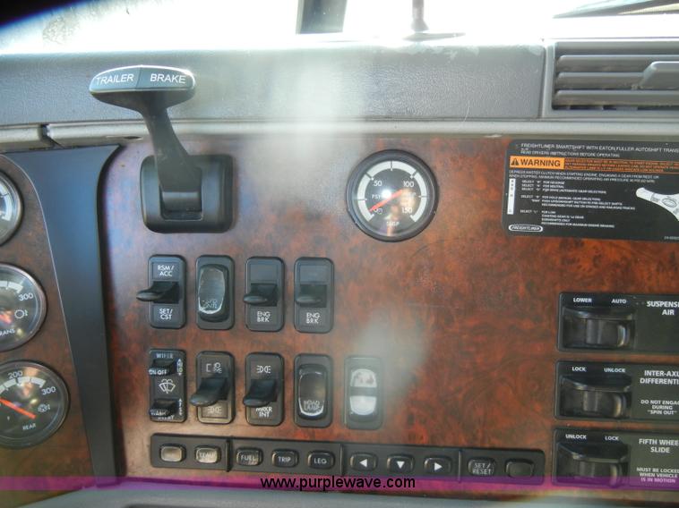 image for item D4824 2004 Freightliner ST120 semi truck