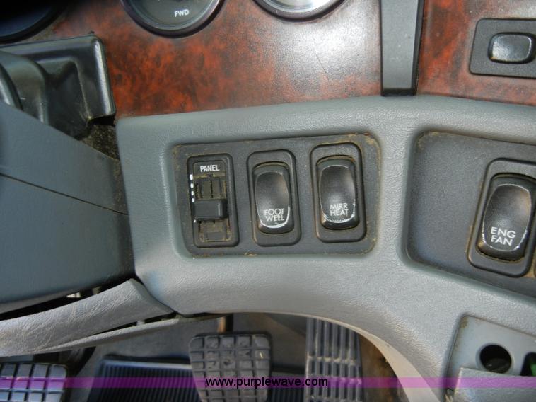 image for item D4824 2004 Freightliner ST120 semi truck