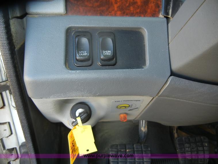 image for item D4824 2004 Freightliner ST120 semi truck