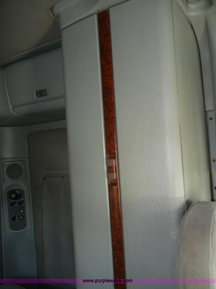 image for item D4824 2004 Freightliner ST120 semi truck