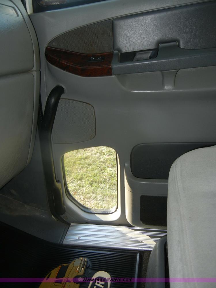 image for item D4824 2004 Freightliner ST120 semi truck